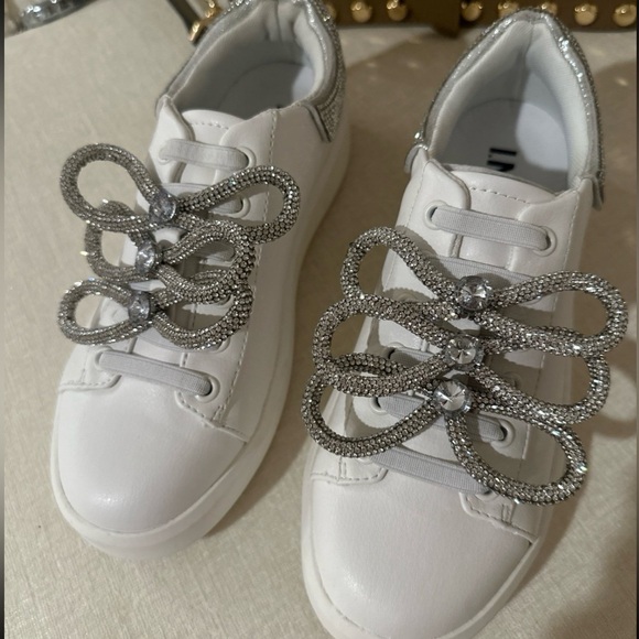 Sneakers - Picture 1 of 4